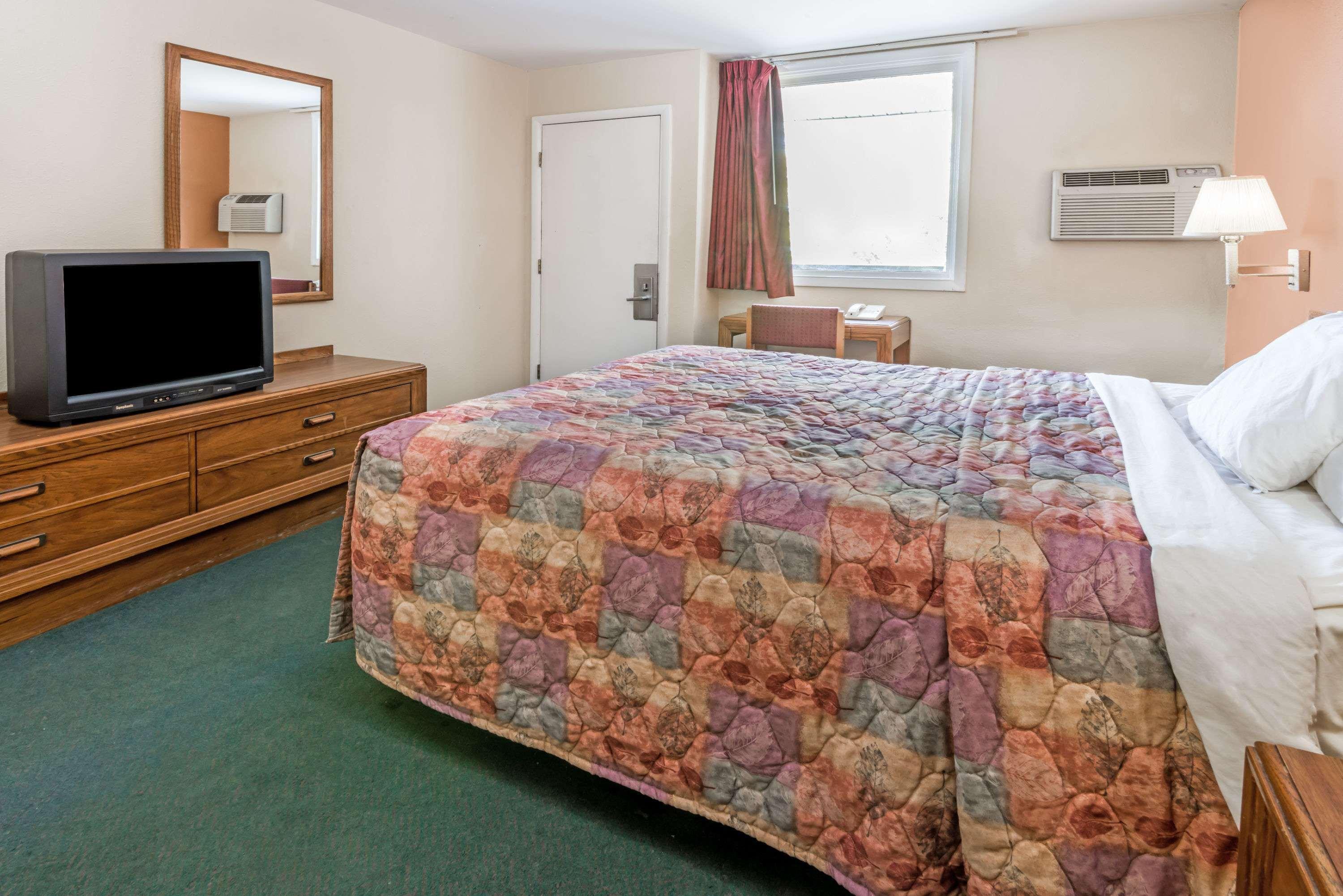 Days Inn by Wyndham Henrietta/Rochester Area Exteriör bild