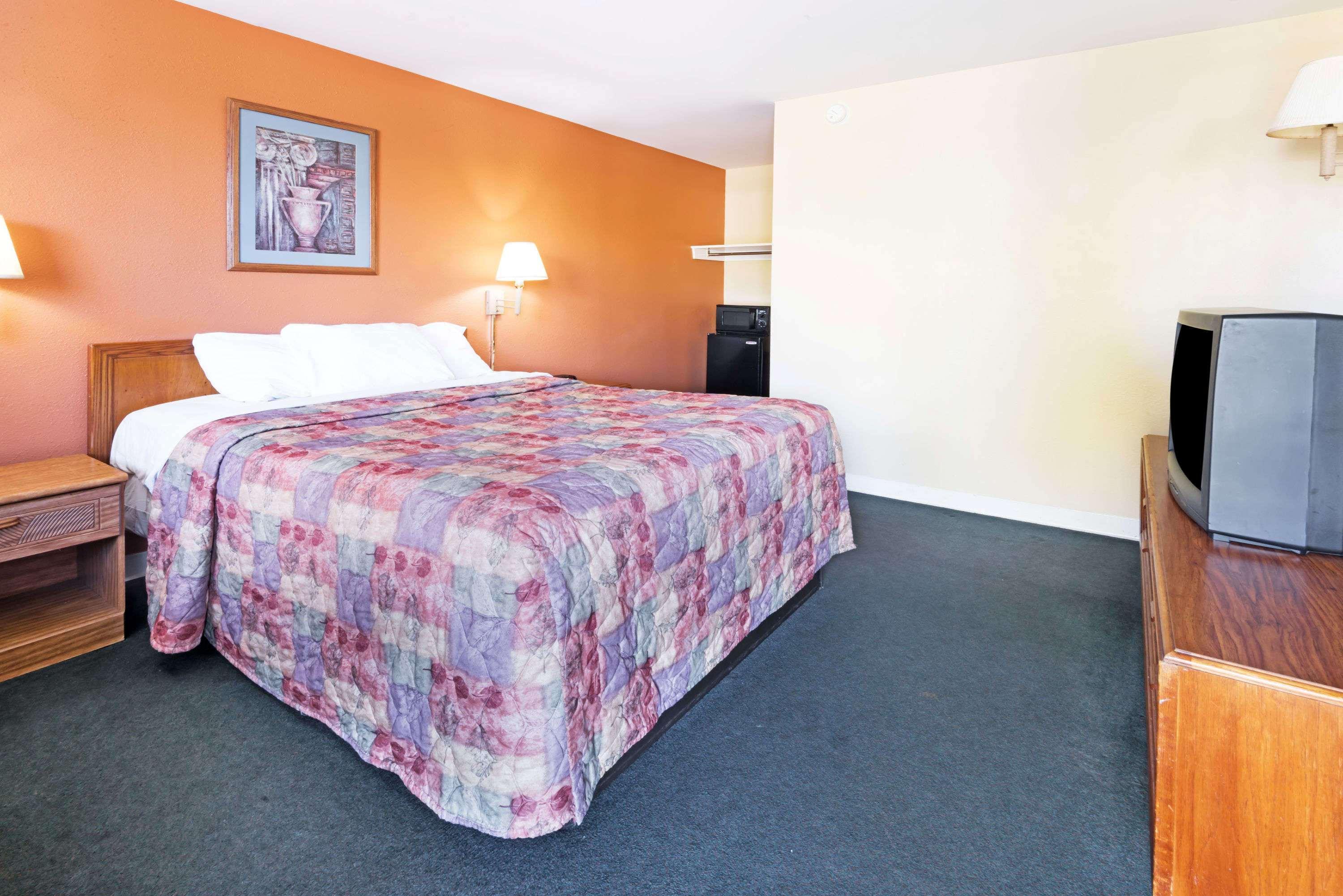 Days Inn by Wyndham Henrietta/Rochester Area Exteriör bild
