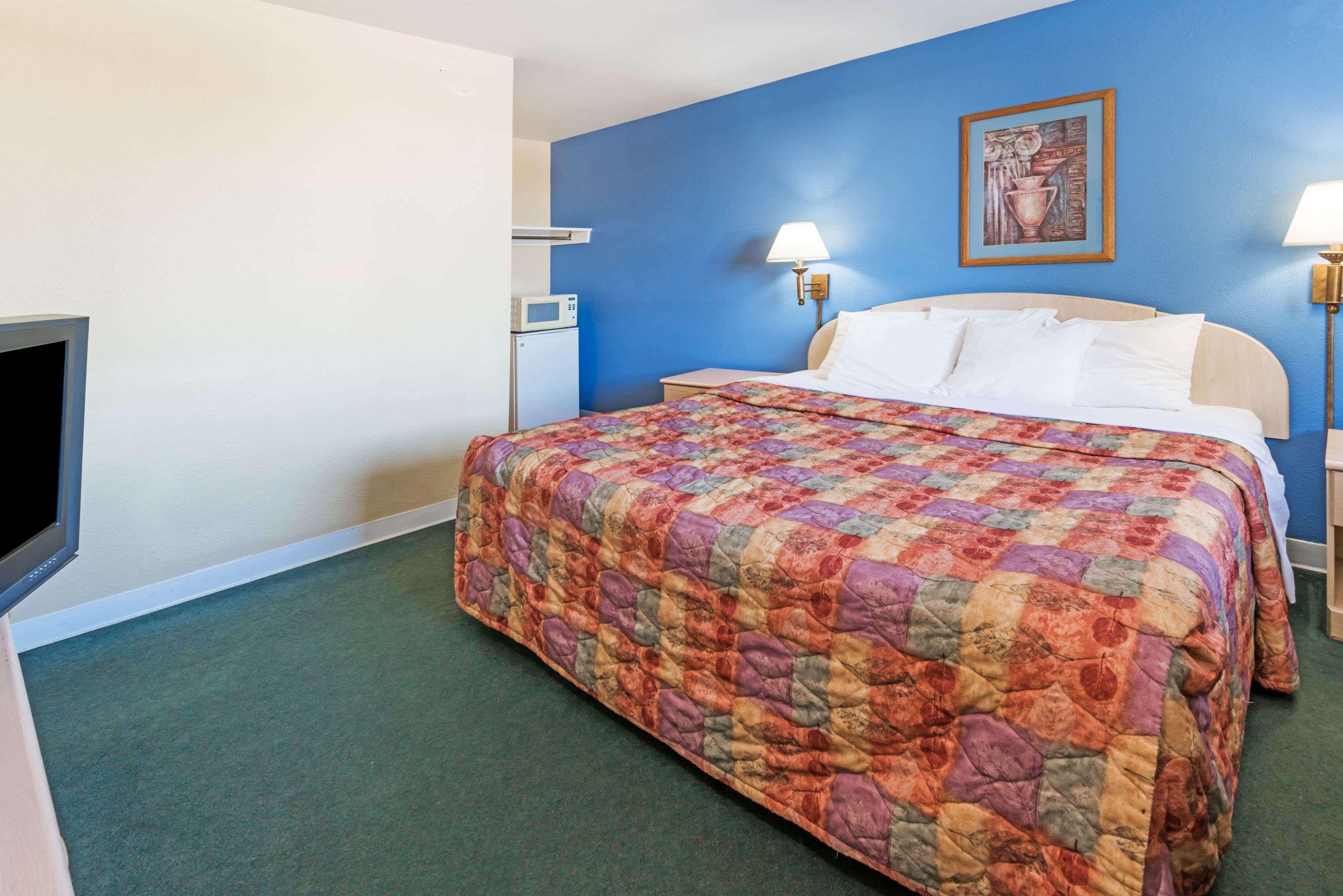 Days Inn by Wyndham Henrietta/Rochester Area Exteriör bild