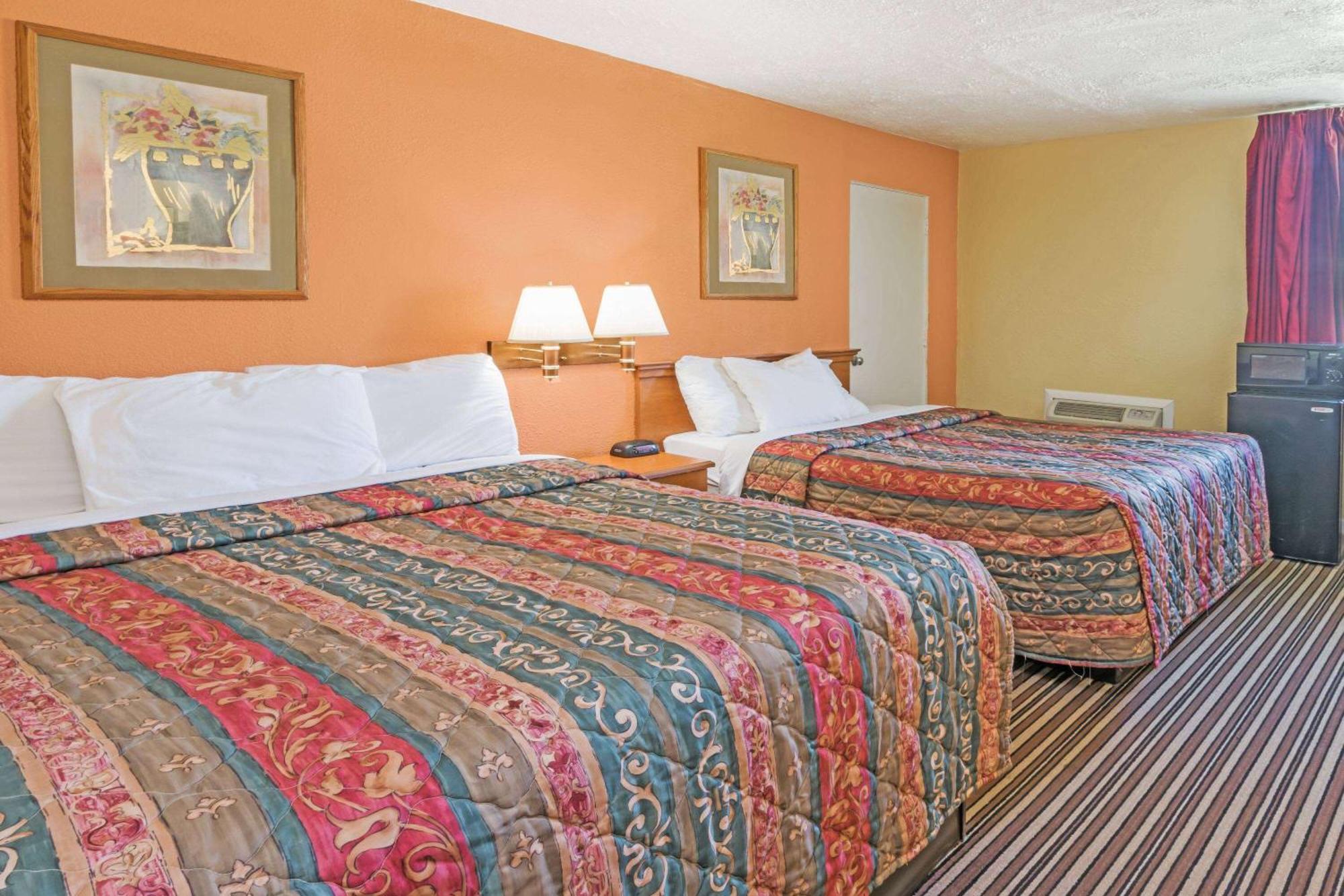 Days Inn by Wyndham Henrietta/Rochester Area Exteriör bild
